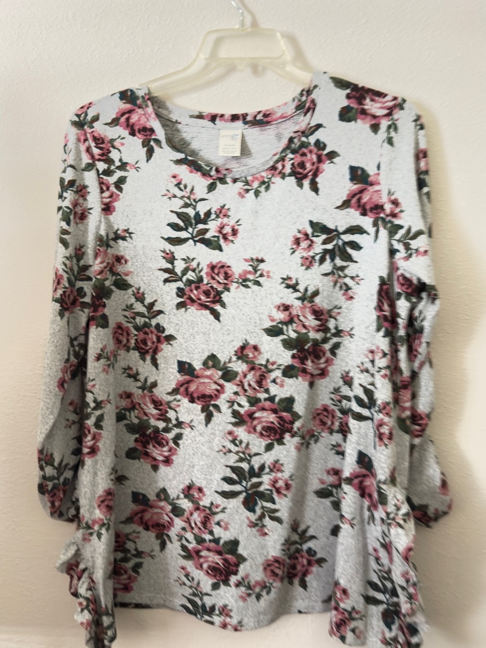 Terra & Sky Pink Rose Floral Crewneck Top on Light Gray
